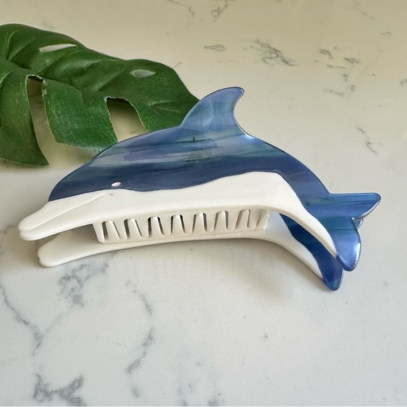2/$30🌵 Blue Dolphin Claw Clip Hair Accessory Beach Ocean Sea Acrylic NEW - Picture 3 of 7